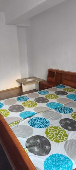 Apartament cu 3 camere decomandat în Turnișor