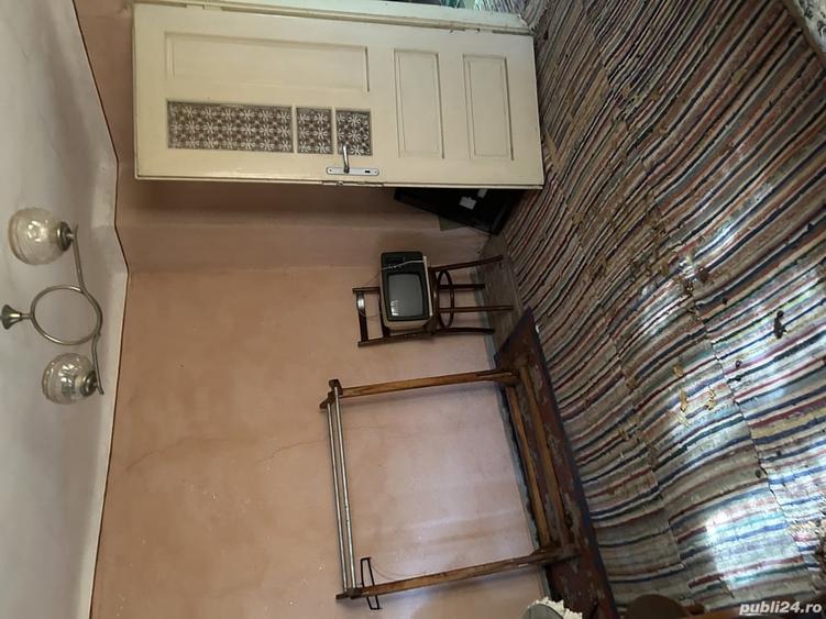 Casă cu 5 camere cu Teren 2000 Mp în Bălțești