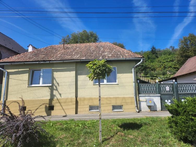 Casă individuală cu 3 camere cu Canalizare în Exterior Sud