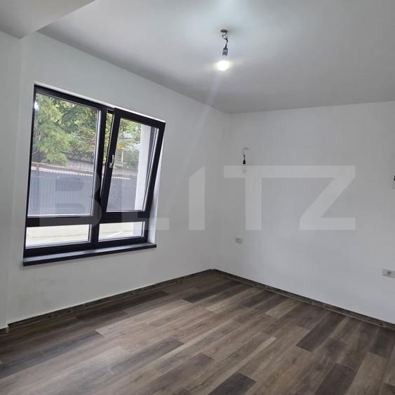 Apartament cu 3 camere semidecomandat în Micro 17