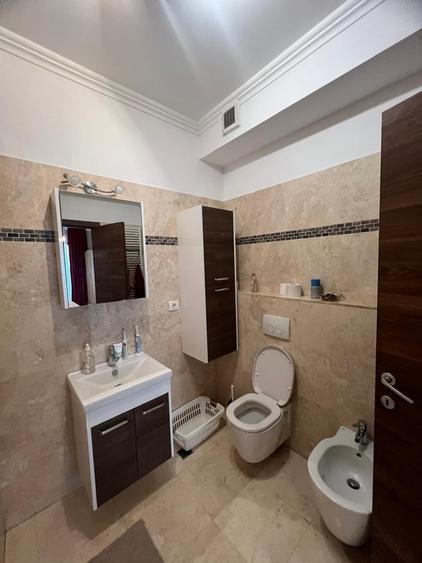 Apartament cu 3 camere decomandat în Vitan