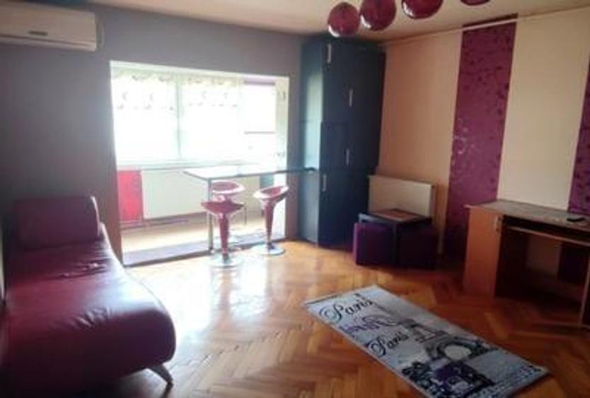 Apartament cu 3 camere semidecomandat în Bucovina