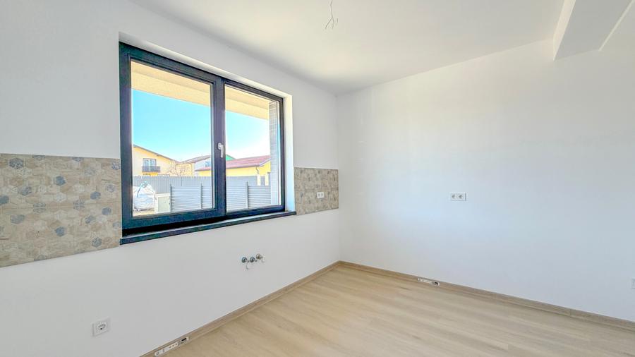 Duplex cu 3 camere cu Canalizare în Sânpetru