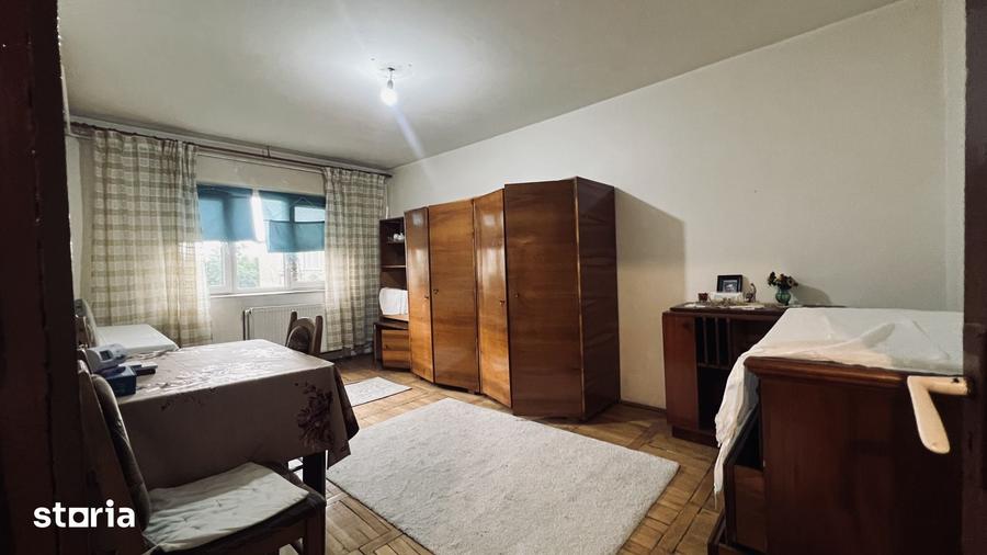 Apartament cu 3 camere decomandat în Aradului