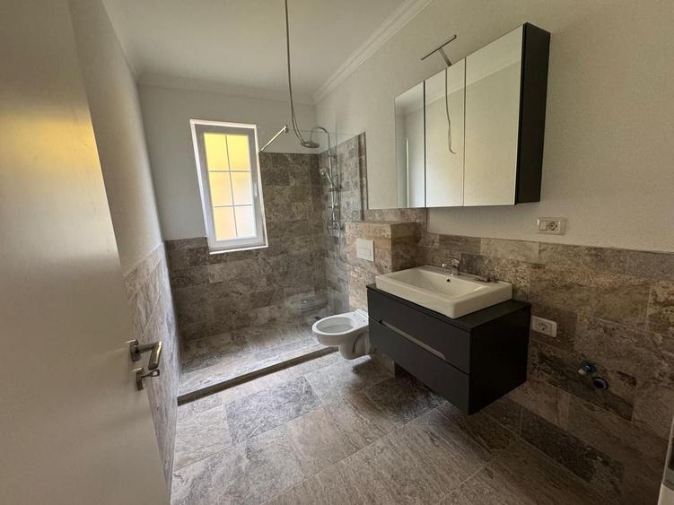 Apartament cu 2 camere decomandat în Girocului