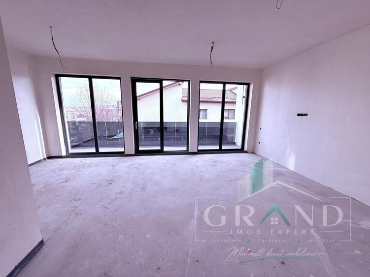 Duplex cu 4 camere cu Canalizare în Florești