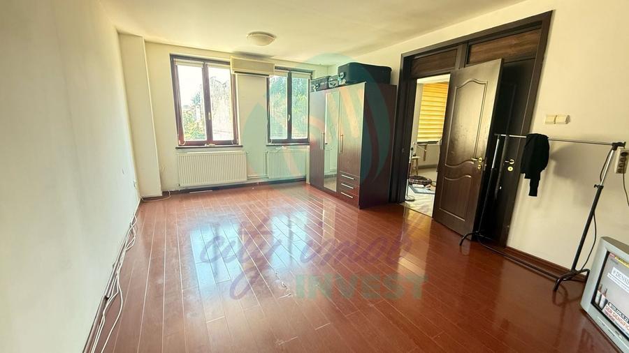 Casă individuală cu 7 camere cu Canalizare în Unirii