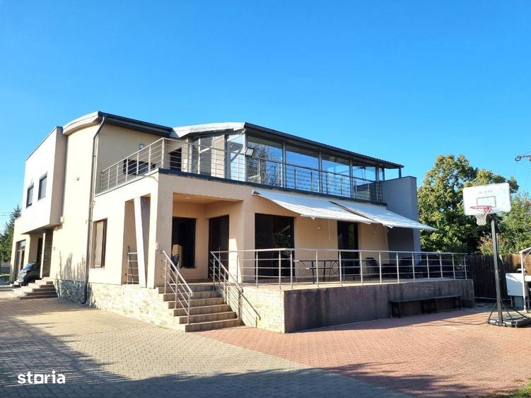 Casă cu 4 camere cu Teren 2297 Mp în Central