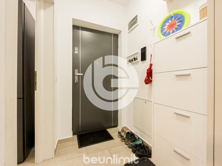 Apartament cu 3 camere semidecomandat, mobilat în Piața Cluj