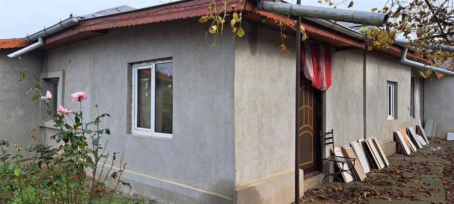 Casă individuală cu 6 camere cu Canalizare în Central