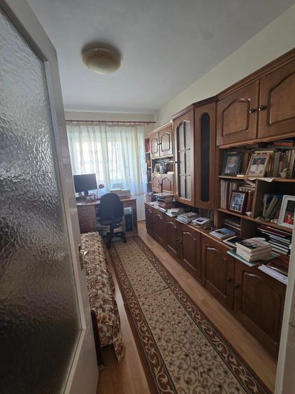 Apartament cu 4 camere decomandat în Colentina