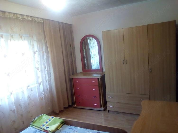Apartament cu 3 camere decomandat în Rovine
