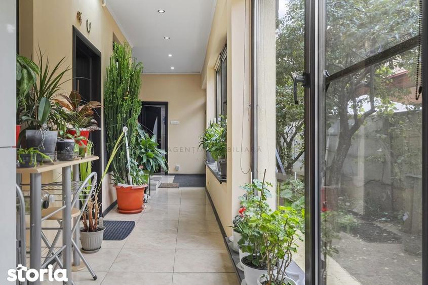 Casă cu 10 camere cu Teren 336 Mp în Colentina