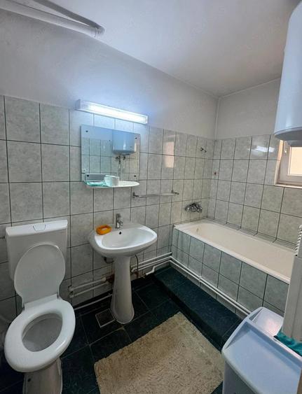 Apartament cu 2 camere semidecomandat în Traian