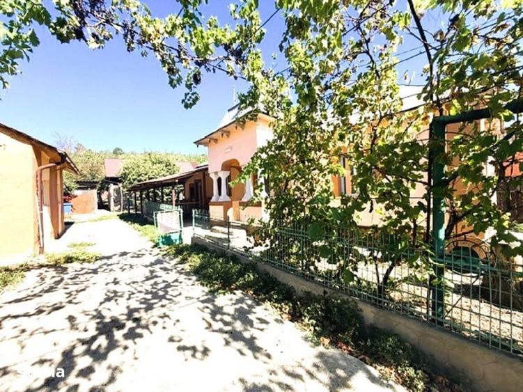 Gospodarie In Teslui | Teren 2700 mp | Casa+anexe - 1