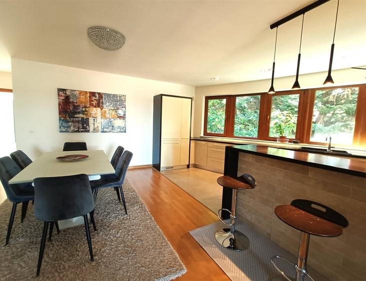 Apartament cu 5 camere decomandat, mobilat în Zorilor