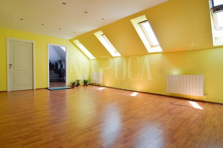 Casă individuală cu 6 camere cu Canalizare în Iris