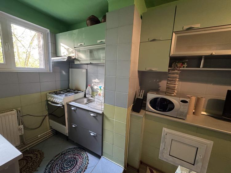 Apartament cu 3 camere semidecomandat în Central