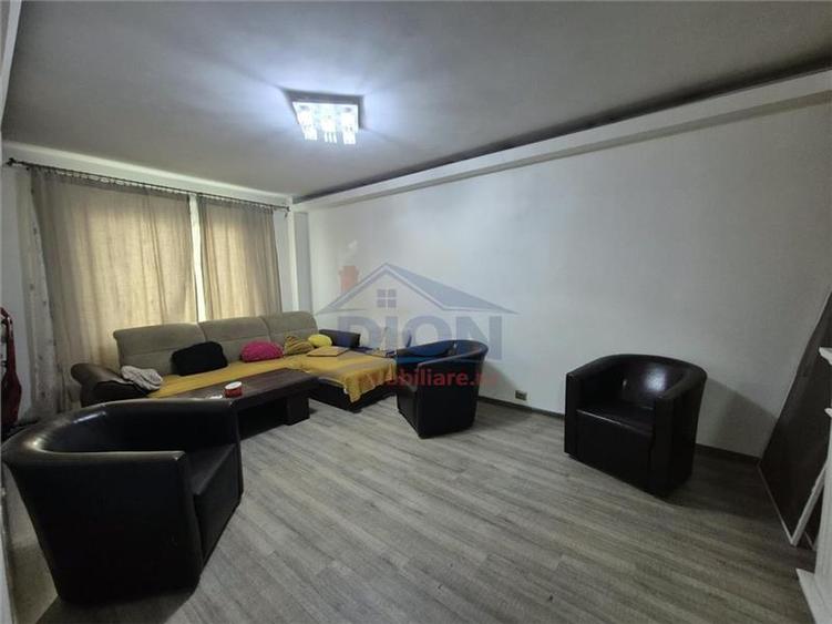Apartament cu 3 camere decomandat în Dristor
