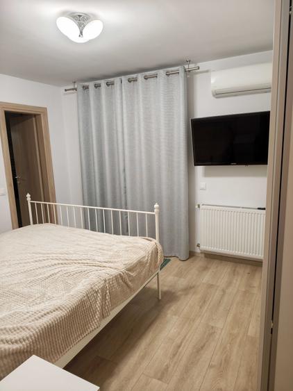 Apartament cu 3 camere decomandat în Jiului