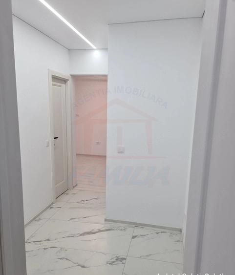 Apartament cu 3 camere semidecomandat în Micro 19