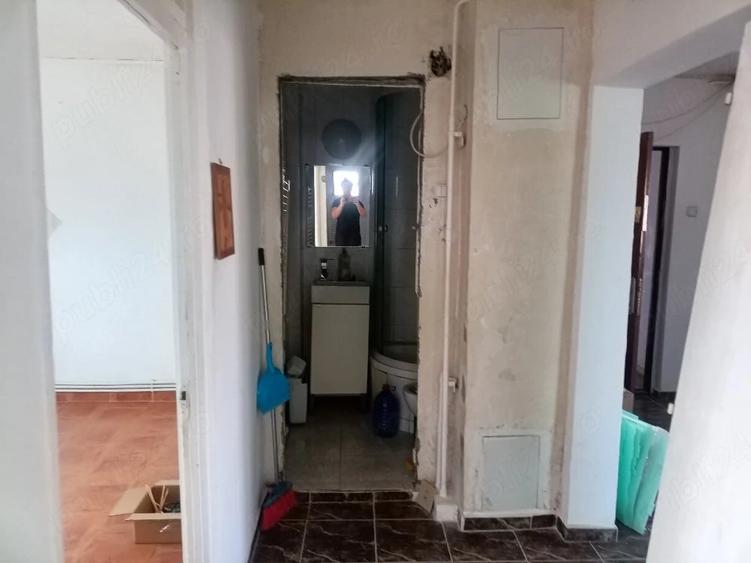 Apartament cu 3 camere decomandat în Berceni