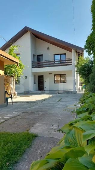 Casă cu 4 camere cu Teren 1040 Mp în Central