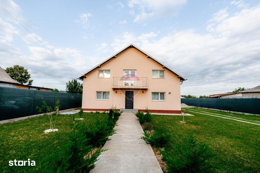 Casă cu 5 camere cu Teren 1800 Mp în Călinești