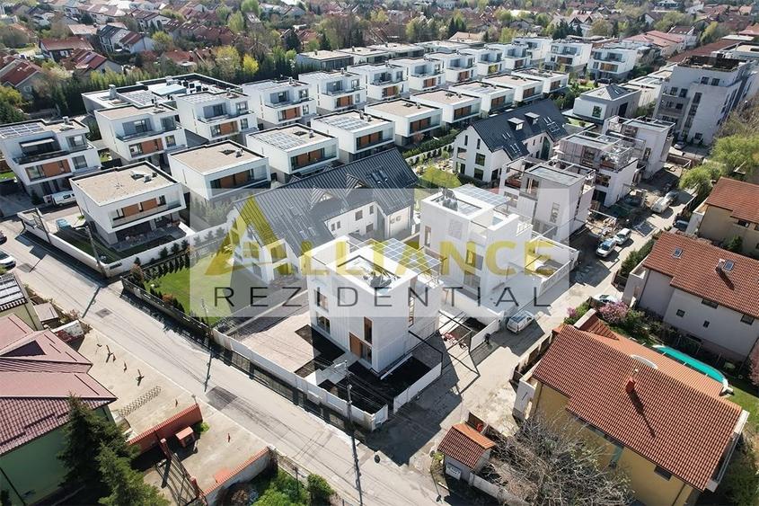 Casă individuală cu 5 camere cu Canalizare în Central