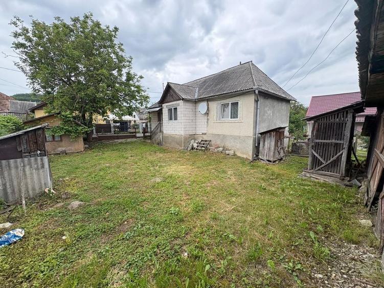 Casă cu 3 camere în Ilișua