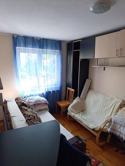 Garsonieră decomandată în Est