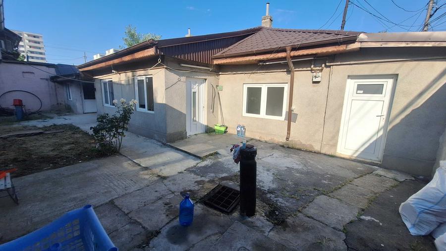 Casă cu 3 camere în Rahova