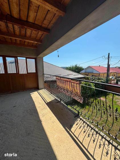 Casă cu 7 camere cu Teren 1130 Mp în Central