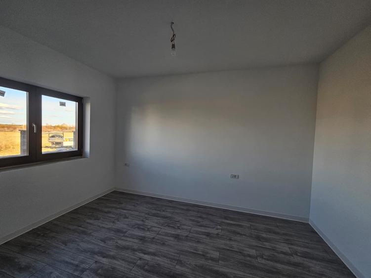 Duplex cu 3 camere cu Teren 365 Mp în Moșnița Veche