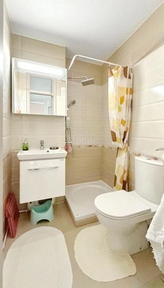 Apartament cu 4 camere decomandat, mobilat în Calea București