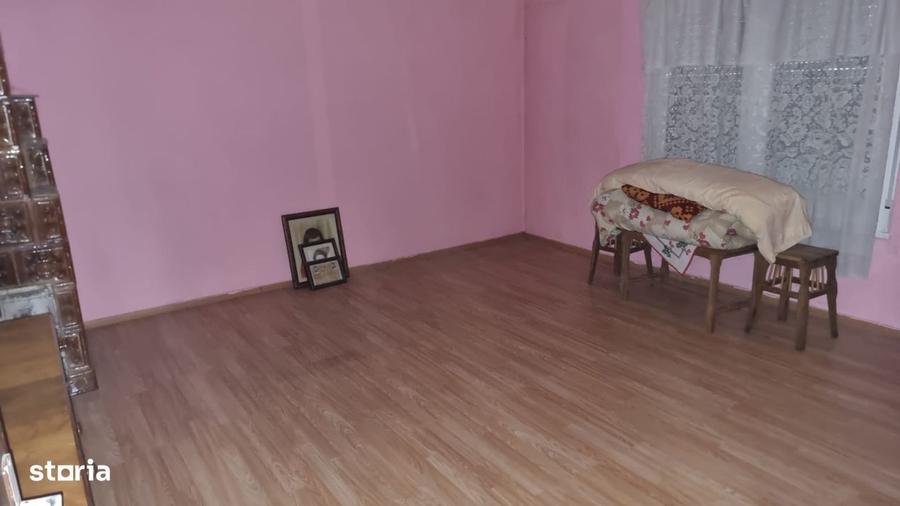 Casă cu 4 camere în Albești