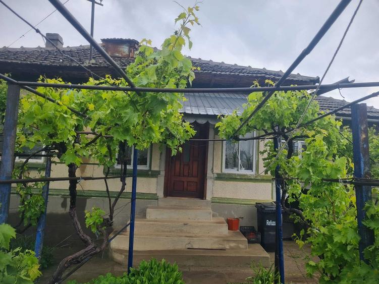 Casă cu 4 camere în Oltina