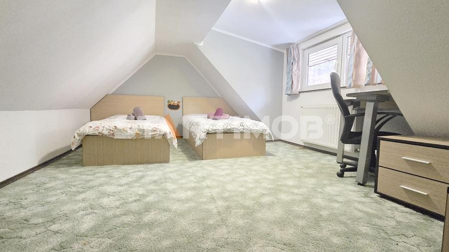 Apartament cu  trei camere la casa - 15