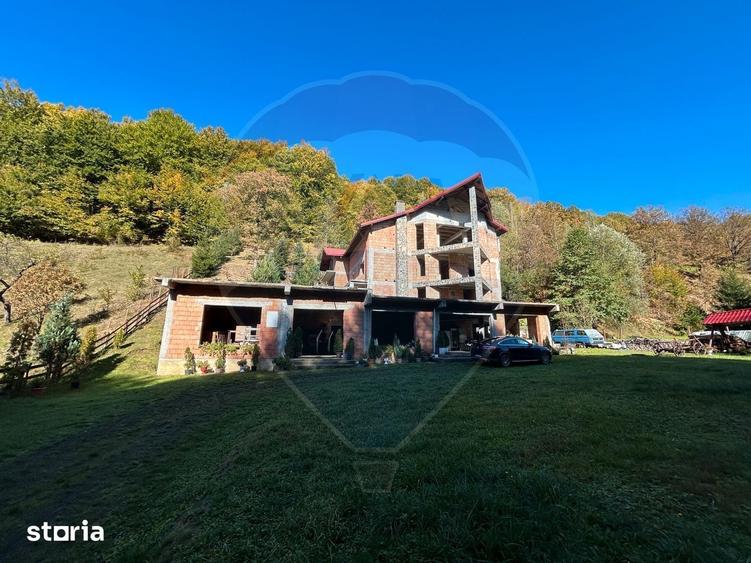Spațiu comercial, de 1,000 mp, în Firiza