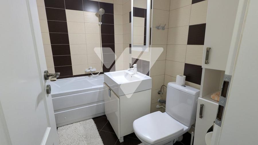 Apartament cu 3 camere decomandat, mobilat în Central