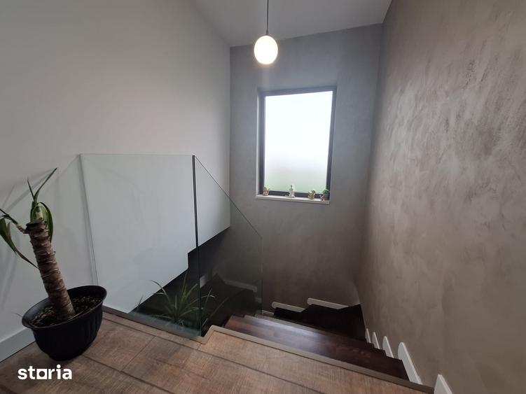 Casă cu 4 camere cu Teren 1400 Mp în Central