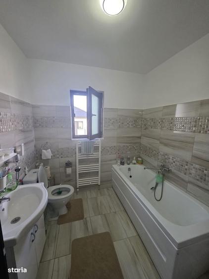 Casă cu 3 camere în Valea Adâncă