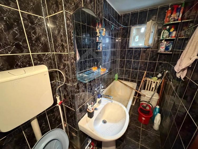 Apartament cu 2 camere semidecomandat în Craiovița Nouă