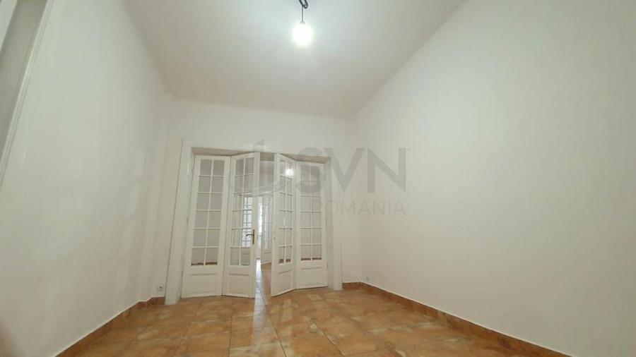Apartament cu 4 camere decomandat în P-ța Romană