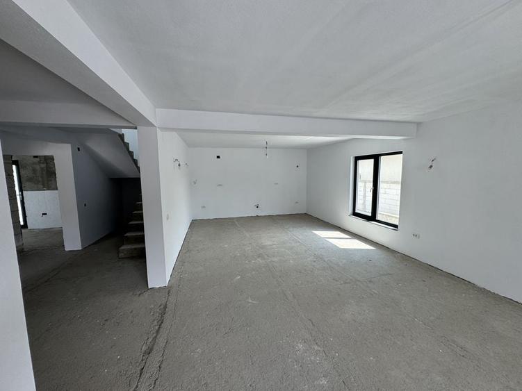 Casă cu 4 camere în Central