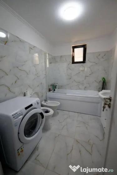Casă cu 5 camere cu Teren 250 Mp în Central