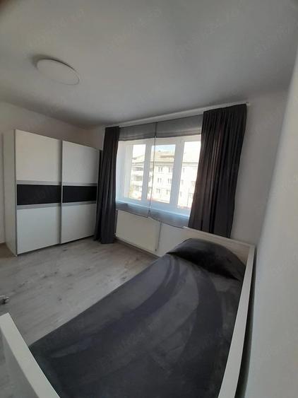 Proprietar vand apartament 4 camere - 1