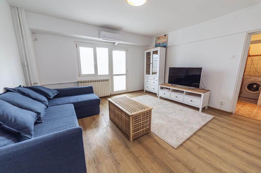 Apartament cu 3 camere decomandat, mobilat în Văcăresti