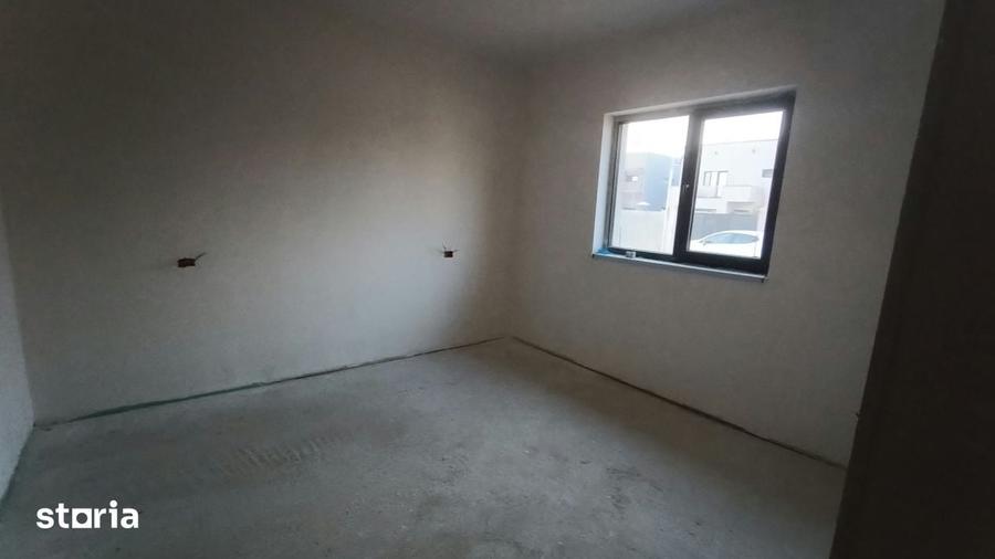 Casă cu 4 camere cu Teren 440 Mp în Șimnicu de Sus