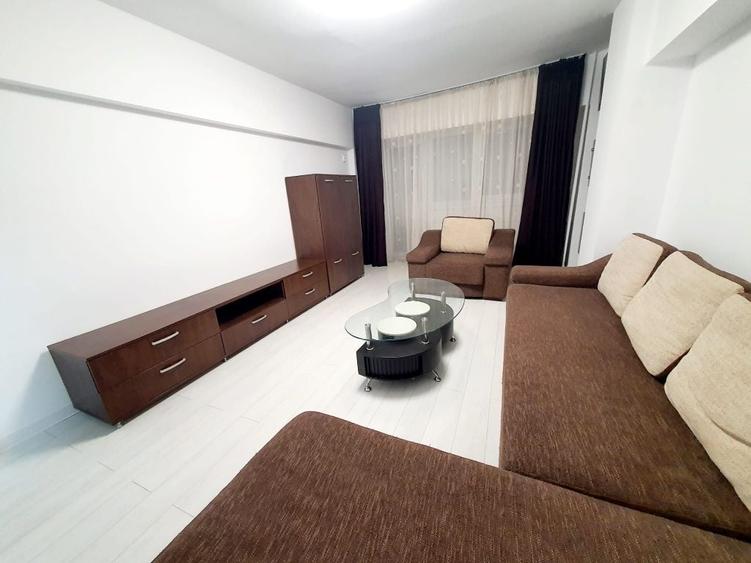 Apartament cu 3 camere decomandat în Moșilor